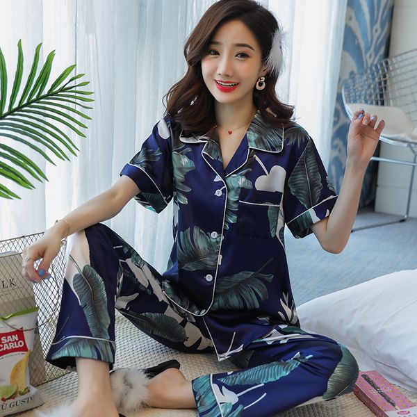 summer silk short-sleeved trousers pajamas suit female korean loose and thin ice silk casual sleepwear 2pcs suit satin pajamas, Black;red
summer silk short-sleeved trousers pajamas suit female korean loose and thin ice silk casual sleepwear 2pcs suit satin pajamas, Black;red