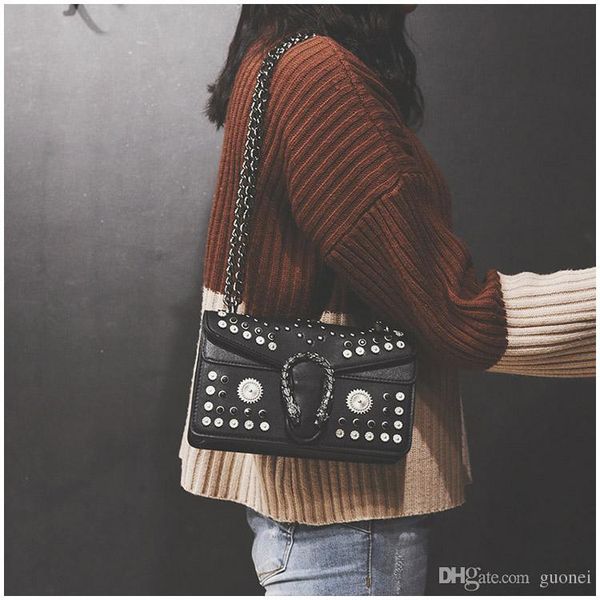2017 new listing vintage women chain single shoulder messenger hand bag female pu shoulder bag black/red ing
2017 new listing vintage women chain single shoulder messenger hand bag female pu shoulder bag black/red ing