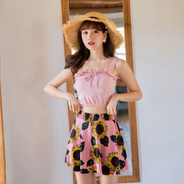 2020 women sweet vest short skirt vintage ruffled swimsuit high waist off shoulder bikini set
2020 women sweet vest short skirt vintage ruffled swimsuit high waist off shoulder bikini set