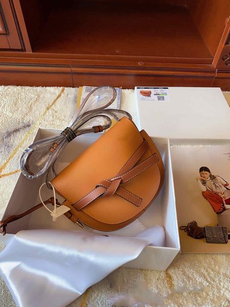 women designer handbags crossbody messenger single shoulder bags dust bag gift box good quality leather classic style saddle bag c09
women designer handbags crossbody messenger single shoulder bags dust bag gift box good quality leather classic style saddle bag c09