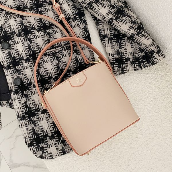 2020 new fashion handbags hand punching bucket bag hit the color shoulder bag messenger bags