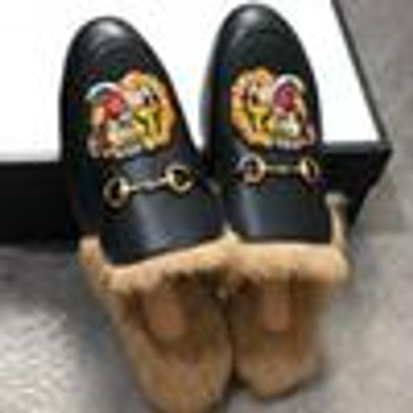 men mules flats fur slippers fashion loafers embroidery princetown tiger shoes furry slides muller slipper women sandal with box, Black
men mules flats fur slippers fashion loafers embroidery princetown tiger shoes furry slides muller slipper women sandal with box, Black