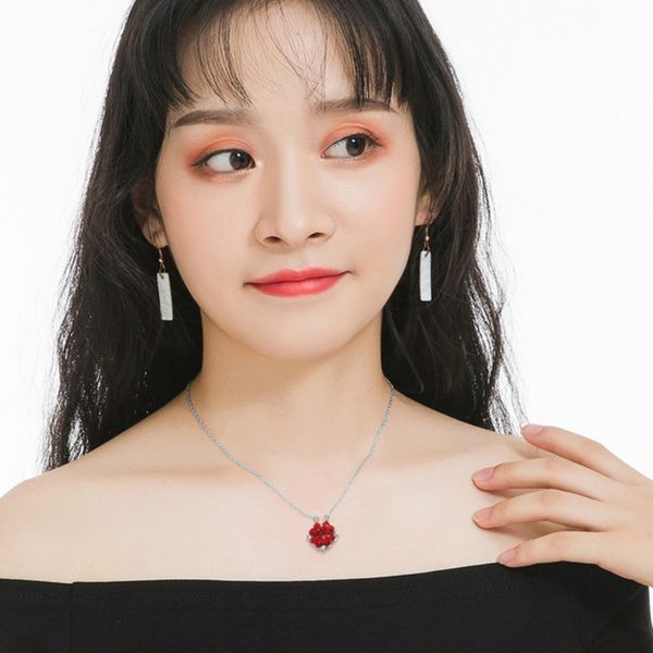 2020 new fashion folding four clover pendant heart necklaces simple clavicle flower necklace for women birthday jewelry collar, Silver
2020 new fashion folding four clover pendant heart necklaces simple clavicle flower necklace for women birthday jewelry collar, Silver