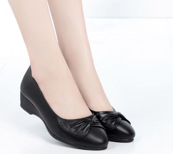 2020 women's shoes in spring and autumn with new style slope heel round head mother shoes @7096, Black
2020 women's shoes in spring and autumn with new style slope heel round head mother shoes @7096, Black