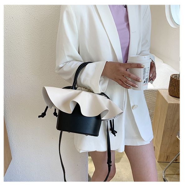2020 new women's shoulder bag fashionable western bucket bag solid color messenger small fragrant feng bucket
2020 new women's shoulder bag fashionable western bucket bag solid color messenger small fragrant feng bucket