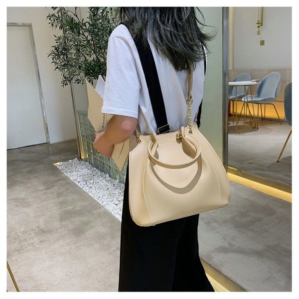 new ladies big bag wild shoulder bag fashion western style handbag large capacity bucket
new ladies big bag wild shoulder bag fashion western style handbag large capacity bucket