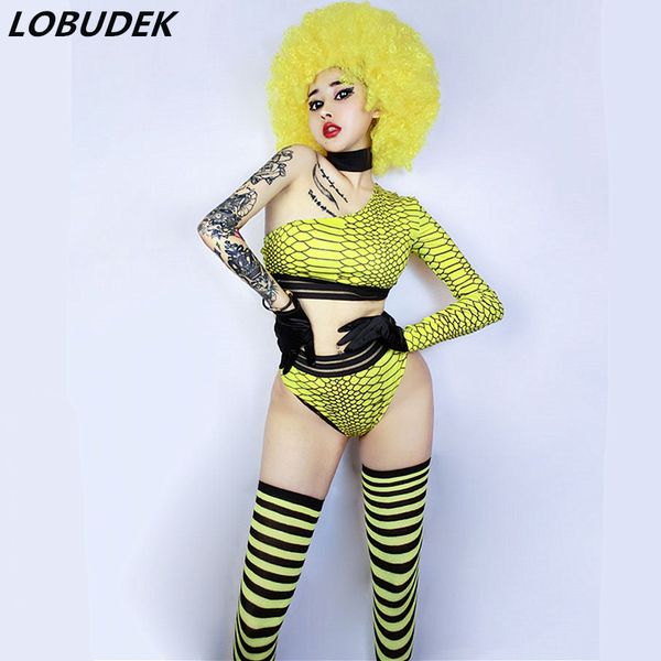 snake pattern bodysuit slanted shoulder shorts wig set bar female singer dj ds costume dance teams performance stage outfit, Black;red
snake pattern bodysuit slanted shoulder shorts wig set bar female singer dj ds costume dance teams performance stage outfit, Black;red