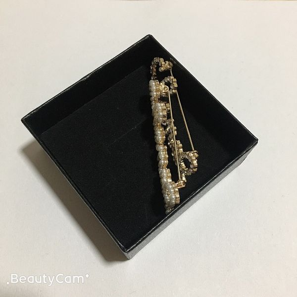 party gifts fashion c pearl diamond brooch letter clothes pins for ladies favorite delicate items clothing accessories
party gifts fashion c pearl diamond brooch letter clothes pins for ladies favorite delicate items clothing accessories