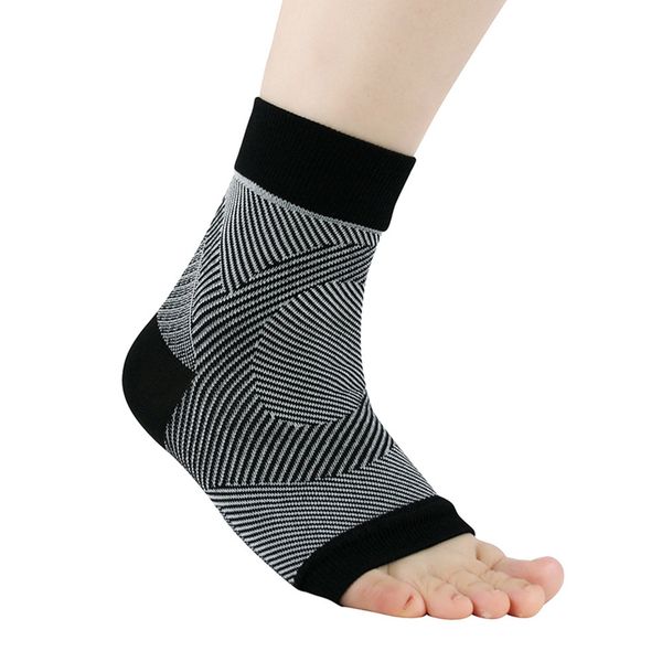 1 pair ankle support breathable compression nylon spandex sleeve heel cover fitness sports safety ankle brace, Blue;black
1 pair ankle support breathable compression nylon spandex sleeve heel cover fitness sports safety ankle brace, Blue;black