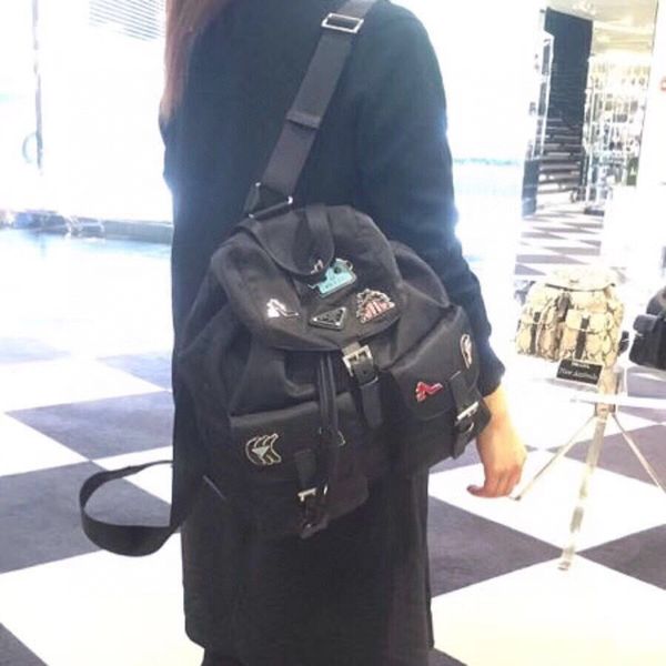 new ladies backpack 7a high-end custom quality high capacity handbag fashion style silver metal accessories with long shoulder strap
new ladies backpack 7a high-end custom quality high capacity handbag fashion style silver metal accessories with long shoulder strap