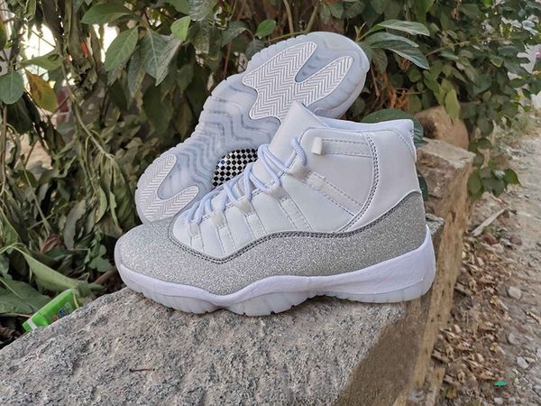 new high 11 wmns metallic silver mens basketball shoes classical vast grey white jumpman 11s men designer sports sneaker
new high 11 wmns metallic silver mens basketball shoes classical vast grey white jumpman 11s men designer sports sneaker