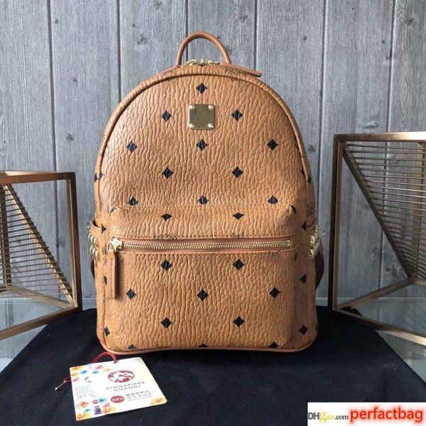classic iconic backpack with metal willow on the side, practical and elegant bag, adjustable shoulder strap. with internal compartments
classic iconic backpack with metal willow on the side, practical and elegant bag, adjustable shoulder strap. with internal compartments