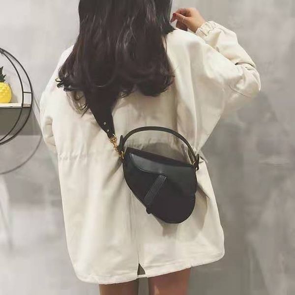 fasion lady designer womens handbag new letter shoulder bag genuine leather messenger bag luxury saddle bag
fasion lady designer womens handbag new letter shoulder bag genuine leather messenger bag luxury saddle bag