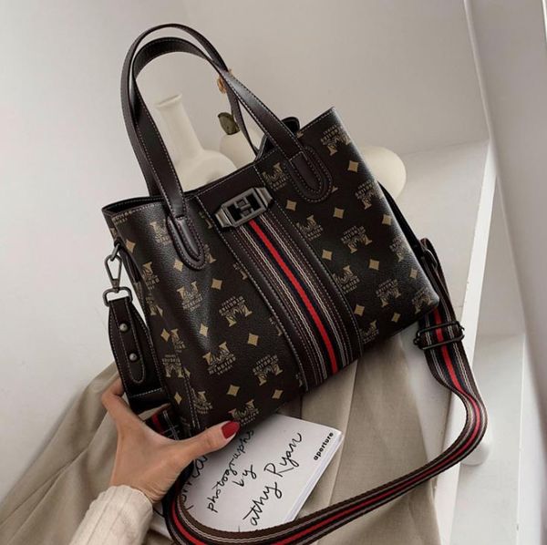 europe and the united states 2020 new fashion wild ladies large-capacity handbag casual trend atmospheric shoulder bag female messenger bag
europe and the united states 2020 new fashion wild ladies large-capacity handbag casual trend atmospheric shoulder bag female messenger bag