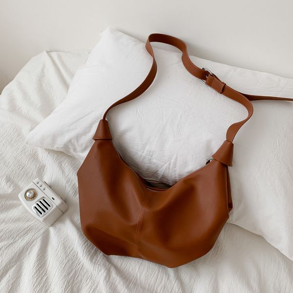 big bag ladies 2020 spring new korean casual semi-circular female bag simple large capacity shoulder messenger
big bag ladies 2020 spring new korean casual semi-circular female bag simple large capacity shoulder messenger