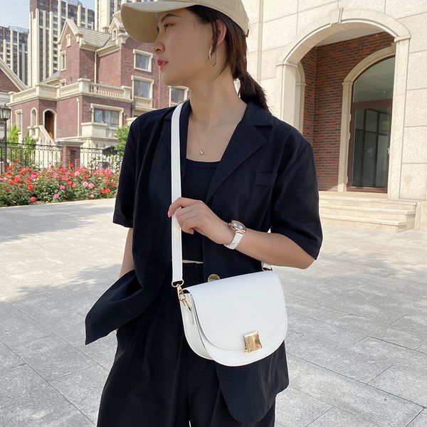2020 new women's messenger bag korean fashion wild casual texture popular ladies shoulder bag
2020 new women's messenger bag korean fashion wild casual texture popular ladies shoulder bag