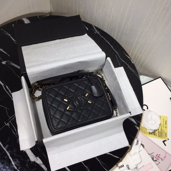 classic lady crossbody bag 7a high-end custom quality single shoulder bag fashion style gold metal accessories with long shoulder strap
classic lady crossbody bag 7a high-end custom quality single shoulder bag fashion style gold metal accessories with long shoulder strap