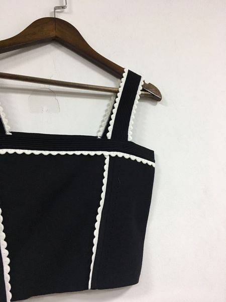 women 2020 new lace black and white short tube vest 
women 2020 new lace black and white short tube vest