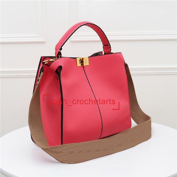 trendy women's handbag purses leather designer purses for women's hobo bag with wide shoulder strap quality leather bag
trendy women's handbag purses leather designer purses for women's hobo bag with wide shoulder strap quality leather bag