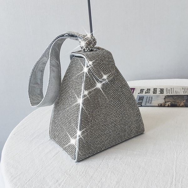 2020 new rhinestone women's bag korean meal bag ladies handbag creative triangle ladies party banquet banquet
2020 new rhinestone women's bag korean meal bag ladies handbag creative triangle ladies party banquet banquet