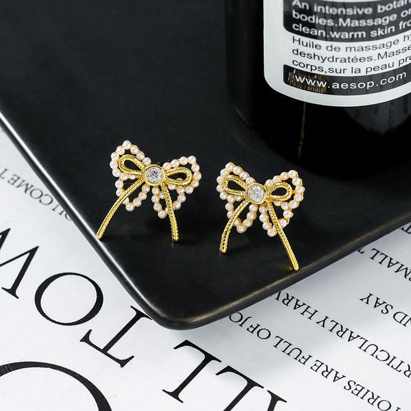 2020 new arrival korean trendy pearl simulated-pearl bowknot stud earrings for women sweet crystal jewelry fashion oorbellen, Golden;silver
2020 new arrival korean trendy pearl simulated-pearl bowknot stud earrings for women sweet crystal jewelry fashion oorbellen, Golden;silver