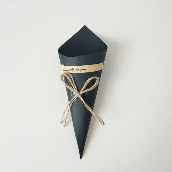 50pcs/lot kraft paper candy boxes with rope tag flower cones holder gift box new
50pcs/lot kraft paper candy boxes with rope tag flower cones holder gift box new