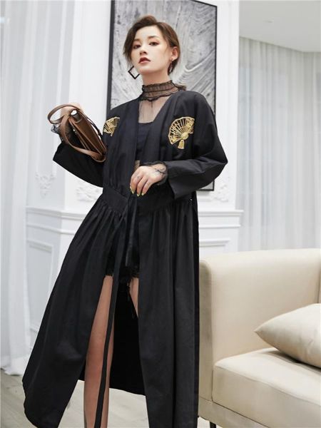 folding fan embroidery trench coat female luxury long new coat england elegant overcoats spring autumn trenchcoat women clothes, Tan;black
folding fan embroidery trench coat female luxury long new coat england elegant overcoats spring autumn trenchcoat women clothes, Tan;black