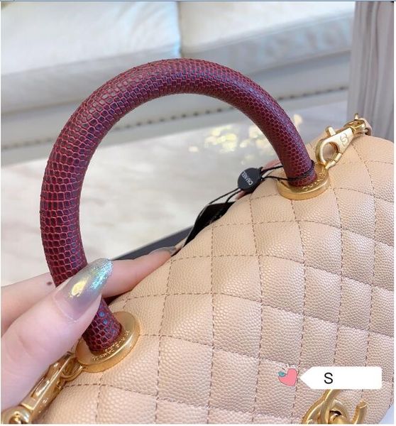 handbags wholesale, fine workmanship.for women with diagonal one-shoulder leather, sauroped cowhide, 25 x 16 cm
handbags wholesale, fine workmanship.for women with diagonal one-shoulder leather, sauroped cowhide, 25 x 16 cm
