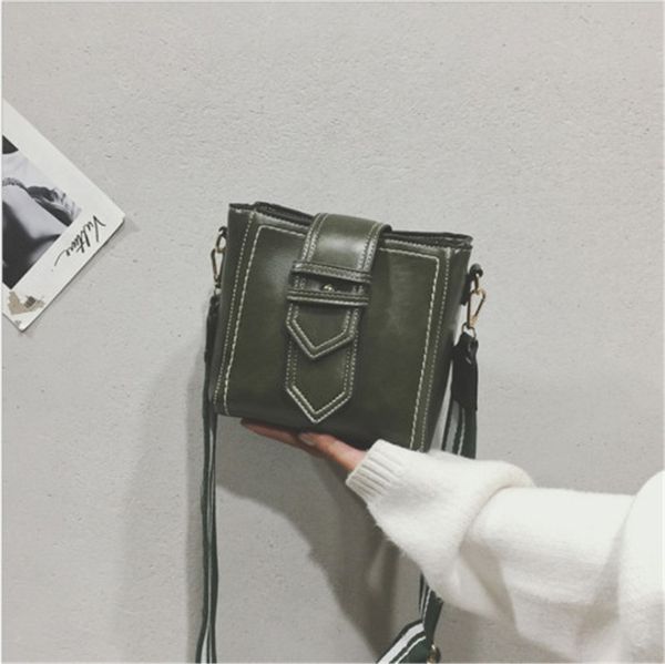 new women bag fashion leather messenger shoulder bag for lady envelope evening handbag wide belt crossbody purse
new women bag fashion leather messenger shoulder bag for lady envelope evening handbag wide belt crossbody purse