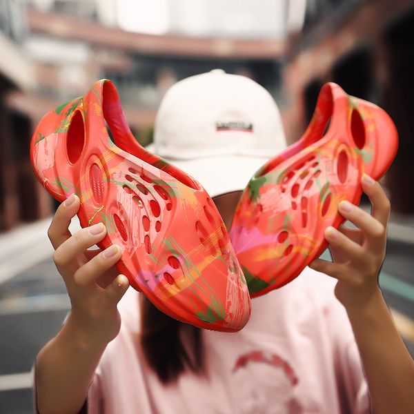 2020 new ladies hole shoes outdoor beach sandals summer men indoor slippers fashion casual lazy shoes printing couple code 35-44, Black
2020 new ladies hole shoes outdoor beach sandals summer men indoor slippers fashion casual lazy shoes printing couple code 35-44, Black