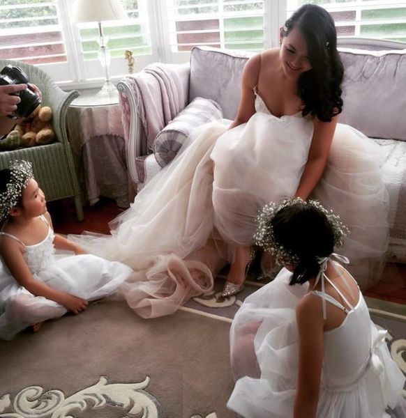 2020 new arrival champagne country wedding dresses beach vintage lace spaghetti straps backless bridal gowns sweep, White
2020 new arrival champagne country wedding dresses beach vintage lace spaghetti straps backless bridal gowns sweep, White