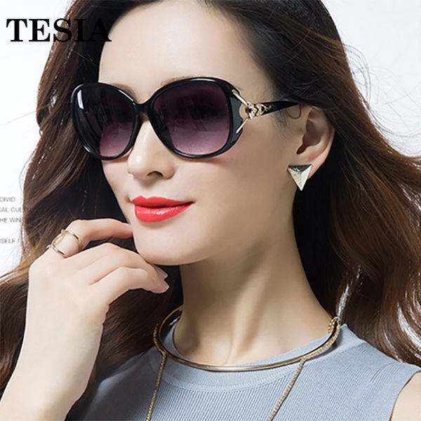 vintage gradient frame women's sunglasses retro metal decoration shades for female elegant glasses sun zonnebril dames 2019, White;black
vintage gradient frame women's sunglasses retro metal decoration shades for female elegant glasses sun zonnebril dames 2019, White;black