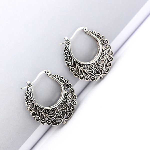 vintage hollow flower hoop earrings antique tibetan silver earrings for women retro hoops earring pendientes mujer moda 2018, Golden;silver
vintage hollow flower hoop earrings antique tibetan silver earrings for women retro hoops earring pendientes mujer moda 2018, Golden;silver