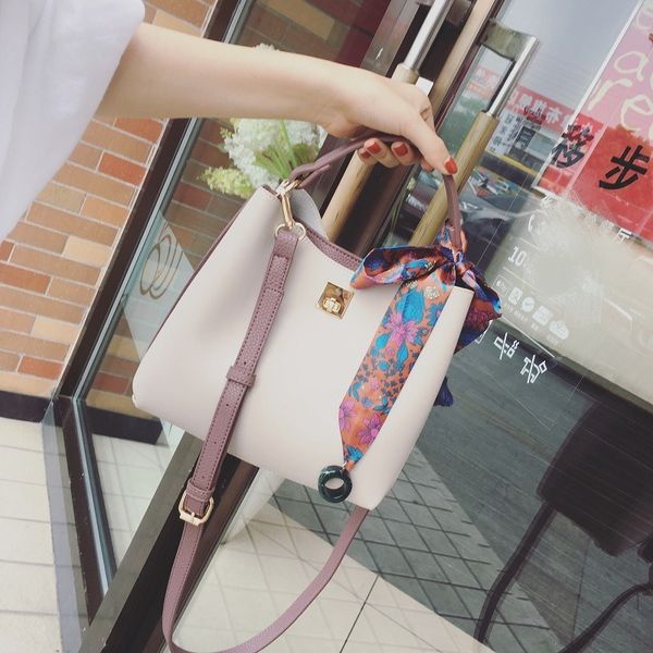 baonu 2019 new large-capacity women's baonu silk scarf colloidal torture single shoulder bag slanting handbag
baonu 2019 new large-capacity women's baonu silk scarf colloidal torture single shoulder bag slanting handbag