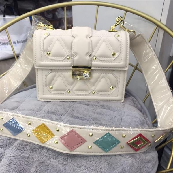 elegant2019 woman satchel oblique western style joker broadband small square rhinestone rivet package
elegant2019 woman satchel oblique western style joker broadband small square rhinestone rivet package