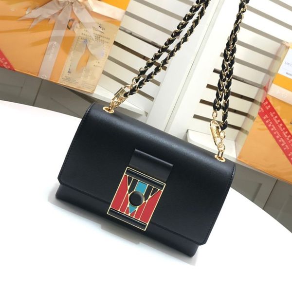 модельер сумки на ремне женщины 2019 мини-цепи блокировки сумки женский мелкая сумка для путешествий crossbody пакет lady девушка
модельер сумки на ремне женщины 2019 мини-цепи блокировки сумки женский мелкая сумка для путешествий crossbody пакет lady девушка