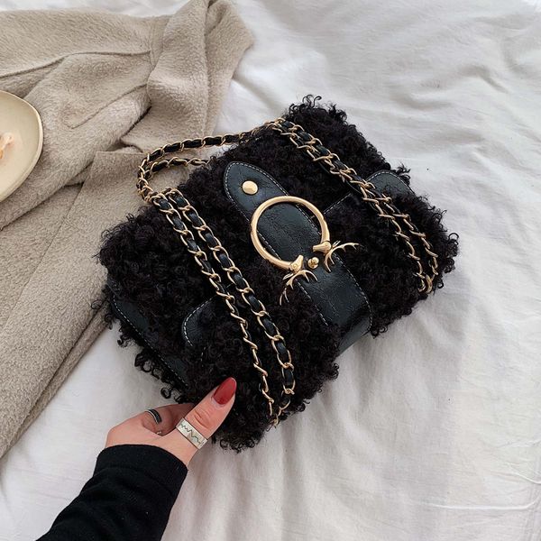 autumn and winter new trend fashion solid color curl chain crossbody bag width 24cm high 18cm thickness 12cm
autumn and winter new trend fashion solid color curl chain crossbody bag width 24cm high 18cm thickness 12cm
