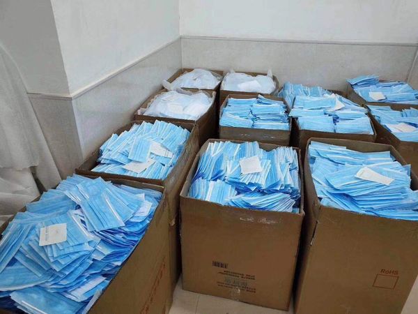 promotion a class 3-ply non-woven protection mouth mask disposable bfe95% marks face shield earloop fast dhl
promotion a class 3-ply non-woven protection mouth mask disposable bfe95% marks face shield earloop fast dhl