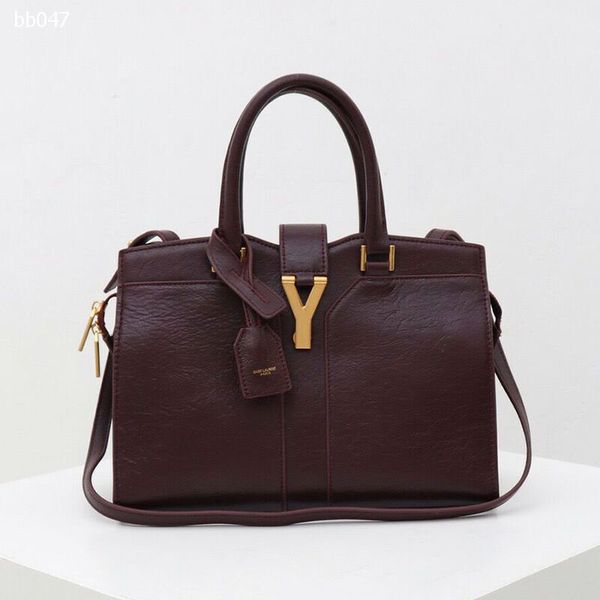 europe and america multi-compartment leather portable big bag women 2019 new first layer cowhide bag shoulder messenger bag
europe and america multi-compartment leather portable big bag women 2019 new first layer cowhide bag shoulder messenger bag