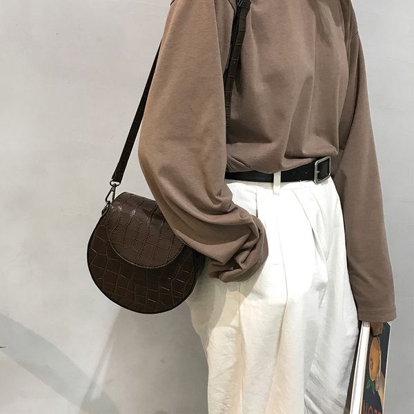ретро элегантных женщин кожа saddle bag аллигатор pattern циркулярный уступ crossbody сумка женская пригородные маленькие сумки bolsa df554
ретро элегантных женщин кожа saddle bag аллигатор pattern циркулярный уступ crossbody сумка женская пригородные маленькие сумки bolsa df554