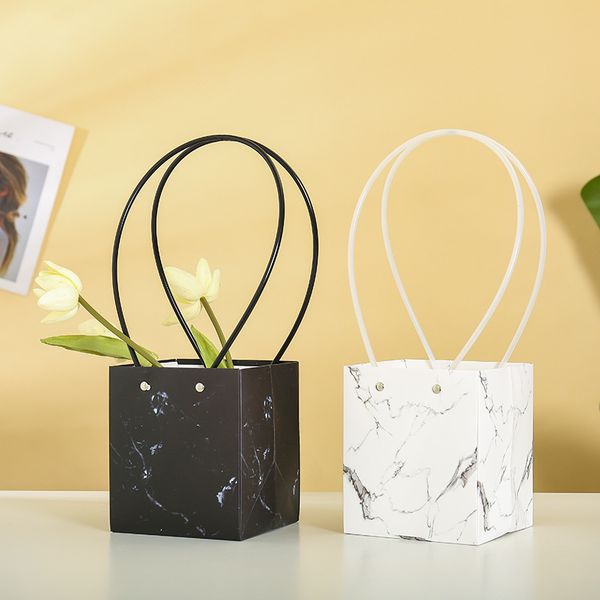 2 size white black marble flower gift bags with handle protable wedding party favor package bags
2 size white black marble flower gift bags with handle protable wedding party favor package bags