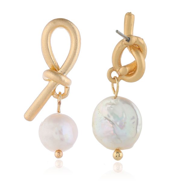 wholesale-metal knotted asymmetric earrings for freshwater pearl ear nails, Golden
wholesale-metal knotted asymmetric earrings for freshwater pearl ear nails, Golden