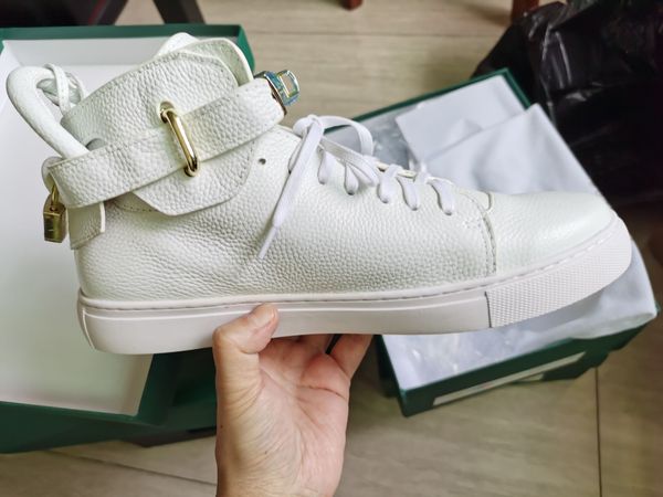 новые кроссовки топ воловья кожа мода мужчины натуральная кожа удобные повседневные плоские брендовые туфли с замком 38-46, Black
новые кроссовки топ воловья кожа мода мужчины натуральная кожа удобные повседневные плоские брендовые туфли с замком 38-46, Black