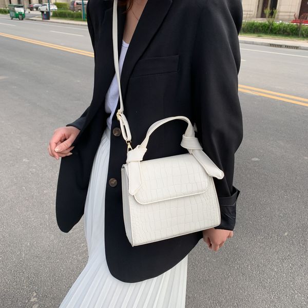 2020 new ladies shoulder bag korean version of the foreign handbag crocodile pattern small square bag
2020 new ladies shoulder bag korean version of the foreign handbag crocodile pattern small square bag