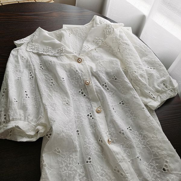 white collar hook flower hollow lace pearl buckle short sleeve blouse puff sleeve shirt
white collar hook flower hollow lace pearl buckle short sleeve blouse puff sleeve shirt
