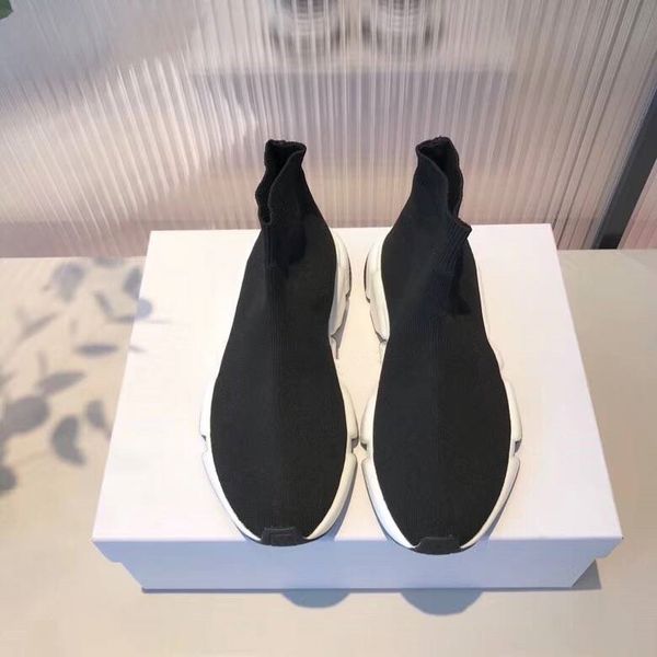 2020 new arrival fashion style couple shoes luxury design light knitted fabric casual shoes size: man/woman35~45, Black
2020 new arrival fashion style couple shoes luxury design light knitted fabric casual shoes size: man/woman35~45, Black