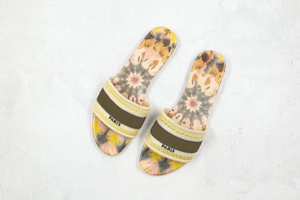 2020 leather ladies sandals summer flat slipper fashion beach woman big head slipper rainbow letters slippers size 35-40, Black
2020 leather ladies sandals summer flat slipper fashion beach woman big head slipper rainbow letters slippers size 35-40, Black
