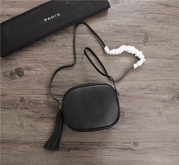 new global classic luxury matching leather shoulder bag the handbag 26527 size 18cm 12cm 5.5cm
new global classic luxury matching leather shoulder bag the handbag 26527 size 18cm 12cm 5.5cm