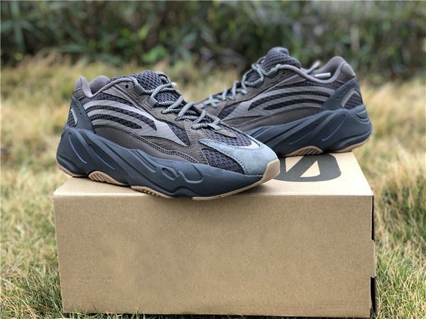 2019 горячие аутентичные оригиналы 700 v2 geode vanta wave runner сплошной серый 3m светоотражающие kanye west мужчины кроссовки eg6860
2019 горячие аутентичные оригиналы 700 v2 geode vanta wave runner сплошной серый 3m светоотражающие kanye west мужчины кроссовки eg6860