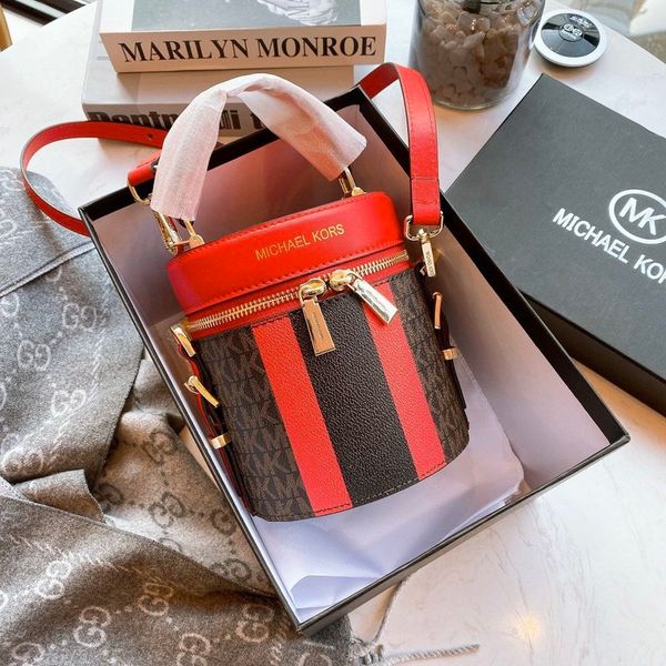 2020 new bucket bag fashion simple ladies zipper bucket bag handbag shoulder bag backpack
2020 new bucket bag fashion simple ladies zipper bucket bag handbag shoulder bag backpack